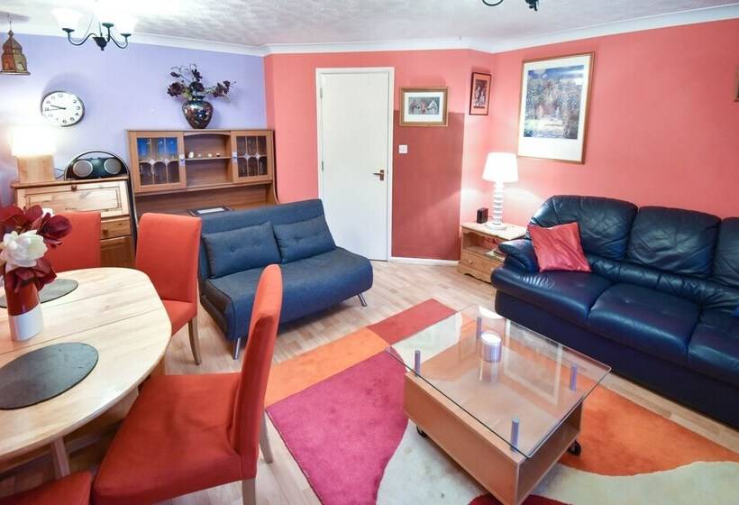 Large 3 Bed Sleep 6 Central Mk