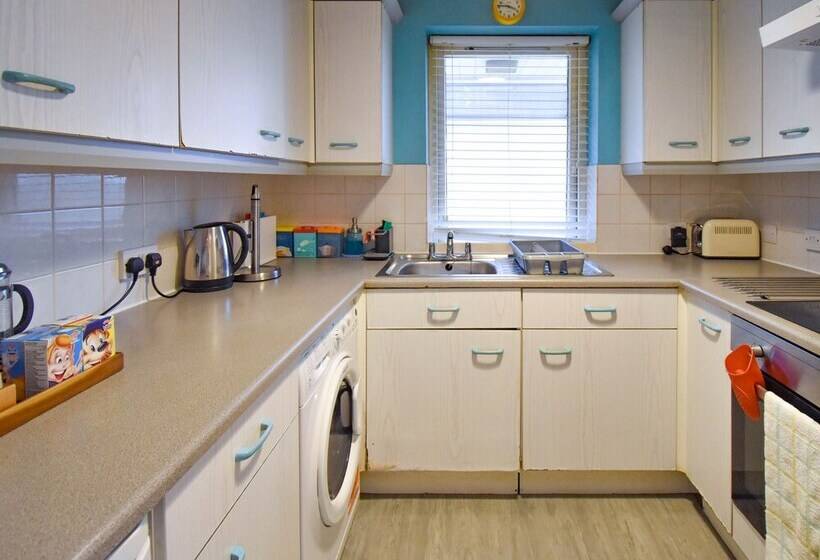 Large 3 Bed Sleep 6 Central Mk