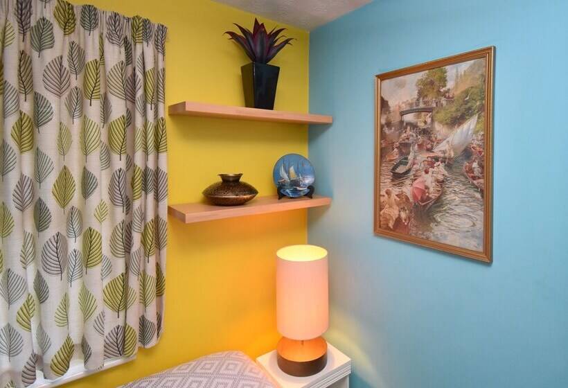 Large 3 Bed Sleep 6 Central Mk