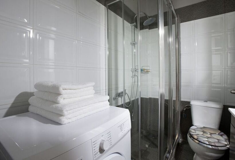 Patision, A Modern & Comfortable Apartment