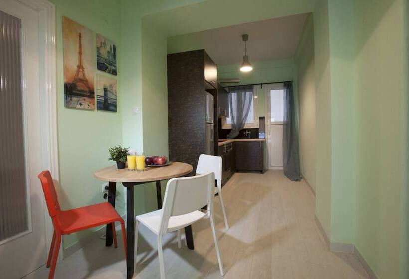 Patision, A Modern & Comfortable Apartment