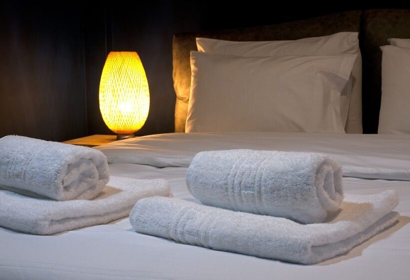 Patision, A Modern & Comfortable Apartment