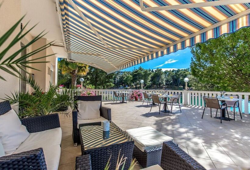 Пансион Apartments And Rooms Milcetic