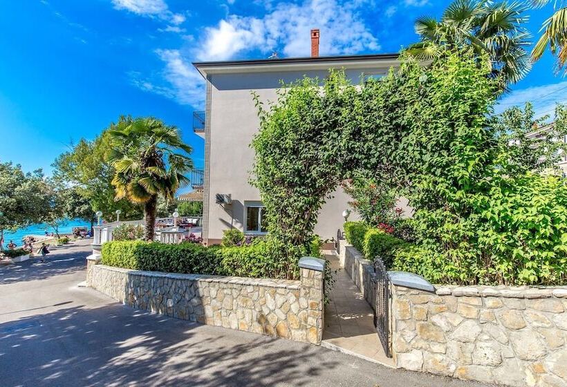 Пансион Apartments And Rooms Milcetic