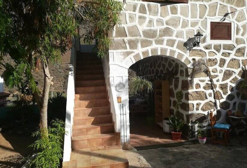 بنسيون Casa Mamánena