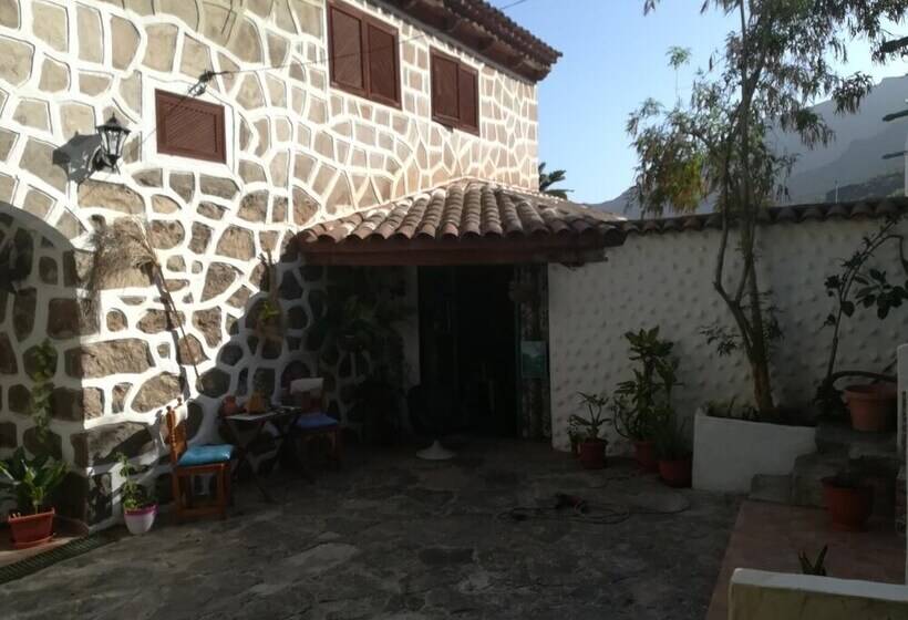 بنسيون Casa Mamánena