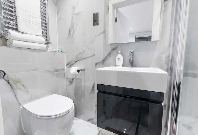 ペンション Goldbeaters House