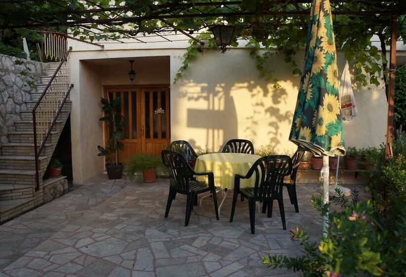 פנסיון Guest House Medine