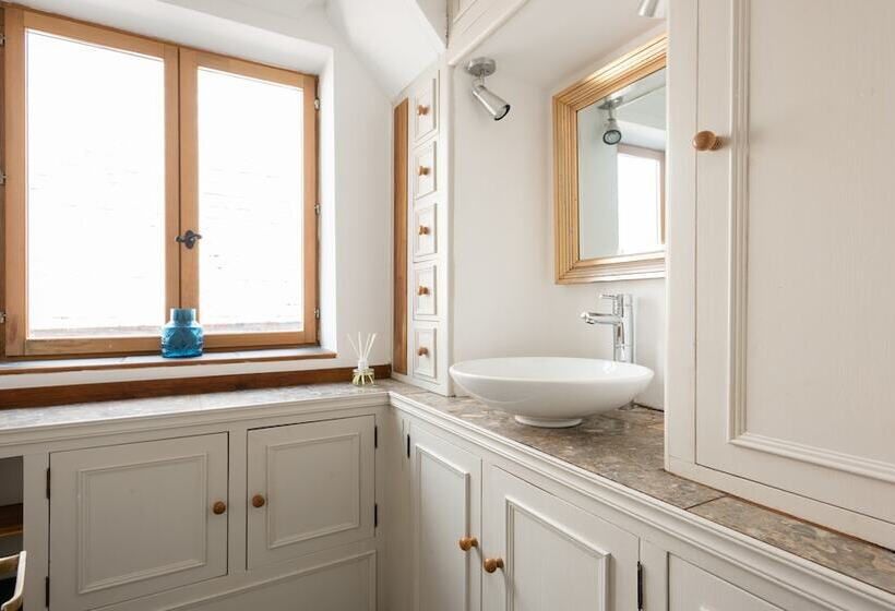 The Madras Cottage  Bright 3bdr Home With Garden