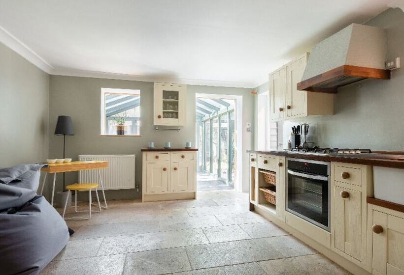 The Madras Cottage  Bright 3bdr Home With Garden