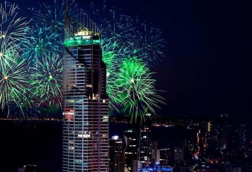 Upmarket Apartment At Beach