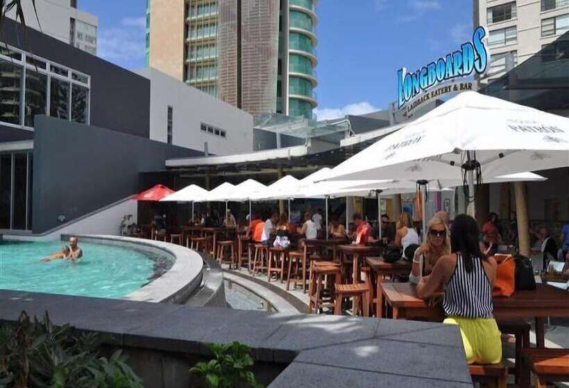 Upmarket Apartment At Beach