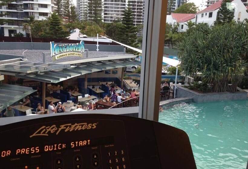 Upmarket Apartment At Beach