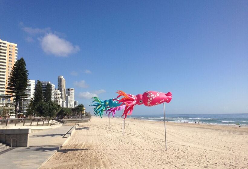 Upmarket Apartment At Beach