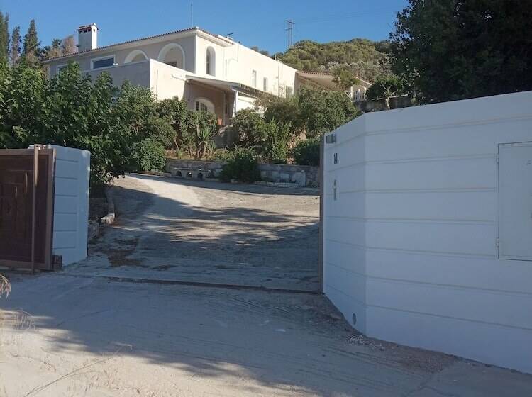Villa Artemis Near Athens Airport