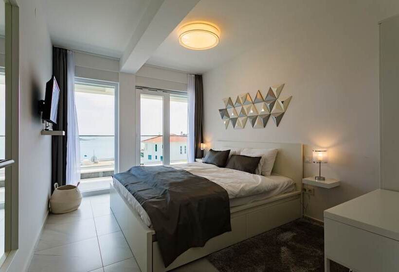 Villa Compass Luxury In A Natural Bay