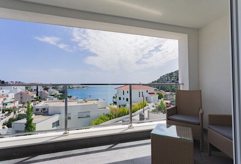 Villa Compass Luxury In A Natural Bay