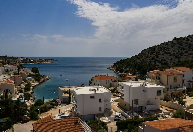 Villa Compass Luxury In A Natural Bay