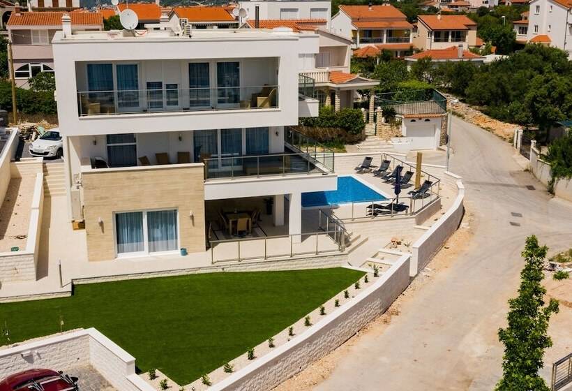 Villa Compass Luxury In A Natural Bay