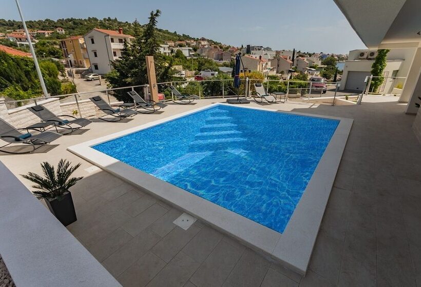 Villa Compass Luxury In A Natural Bay