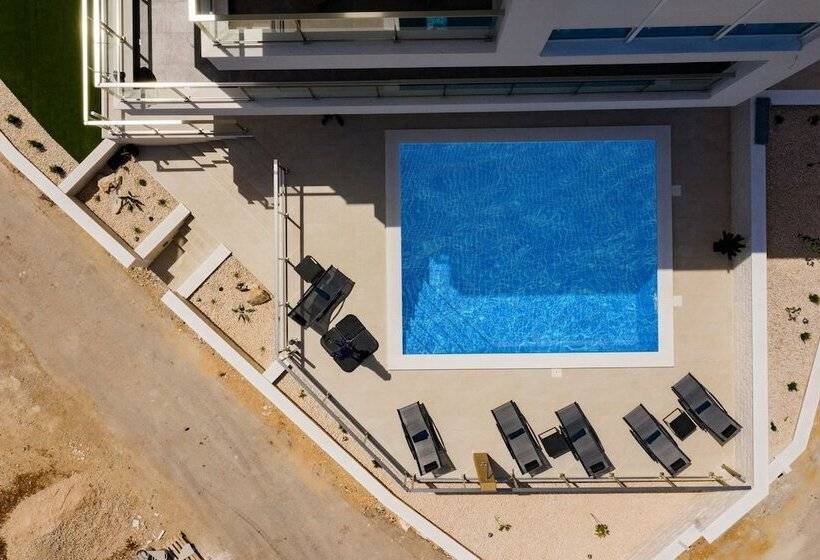 Villa Compass Luxury In A Natural Bay