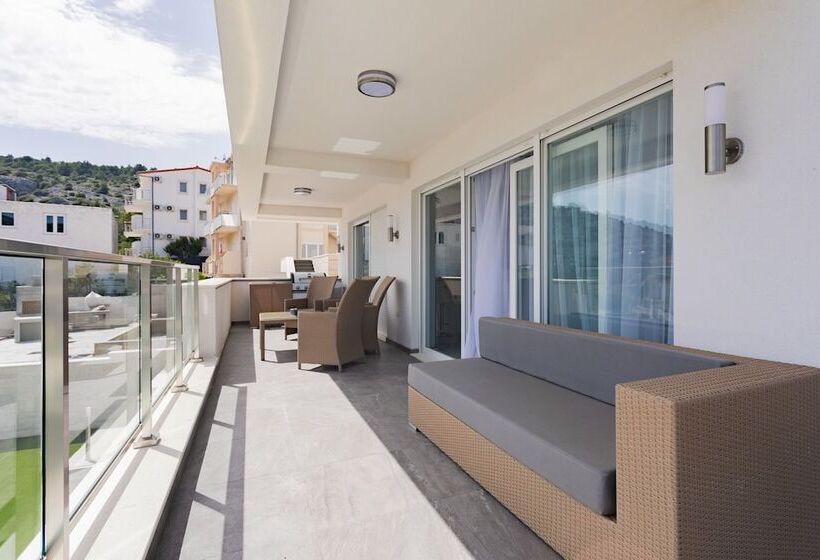 Villa Compass Luxury In A Natural Bay