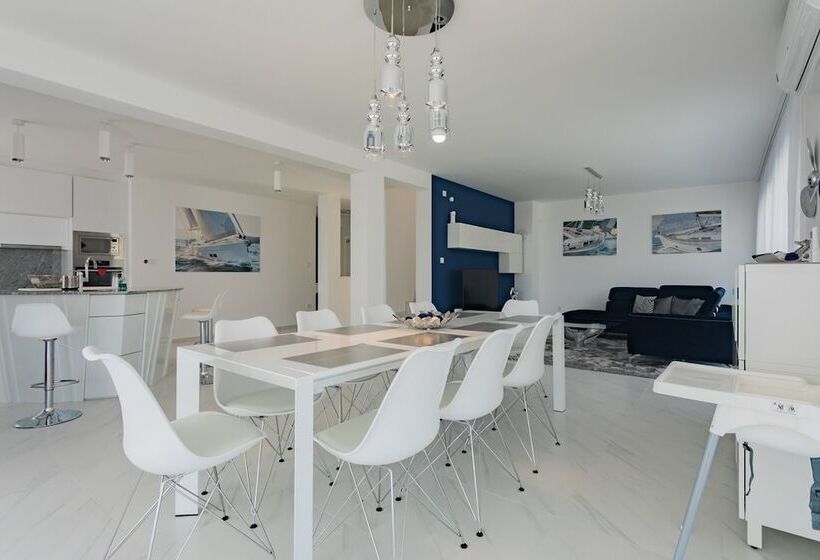 Villa Compass Luxury In A Natural Bay