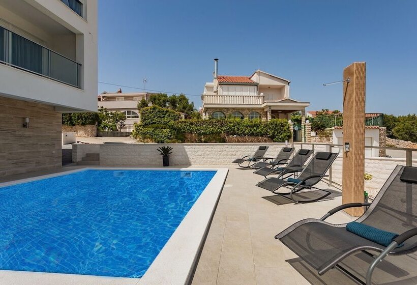 Villa Compass Luxury In A Natural Bay