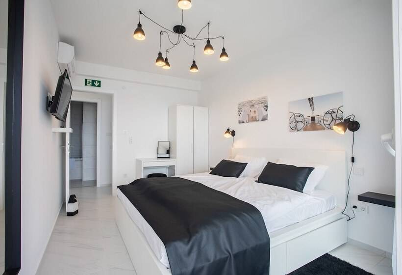 Villa Compass Luxury In A Natural Bay