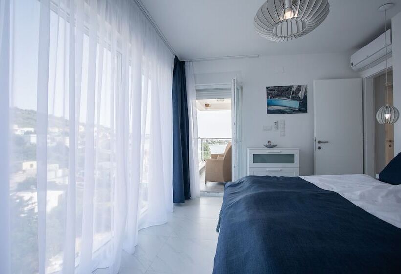 Villa Compass Luxury In A Natural Bay