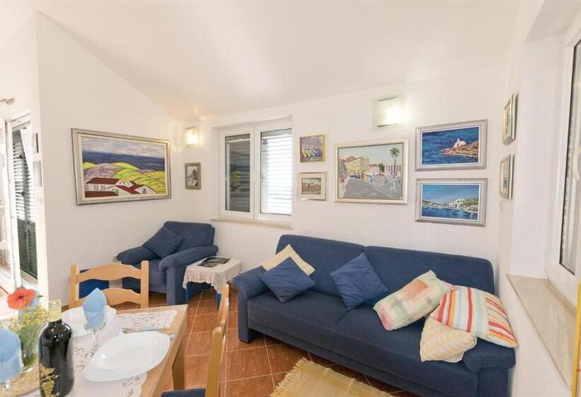 Apartment By The Sea