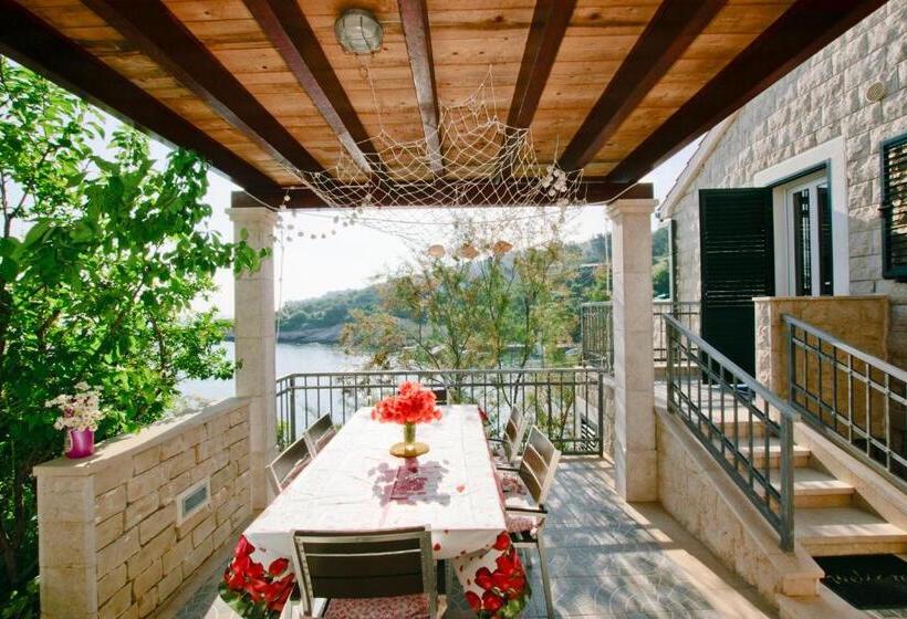 Apartment By The Sea