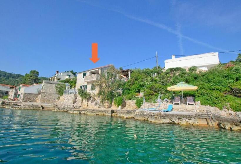 Apartment By The Sea