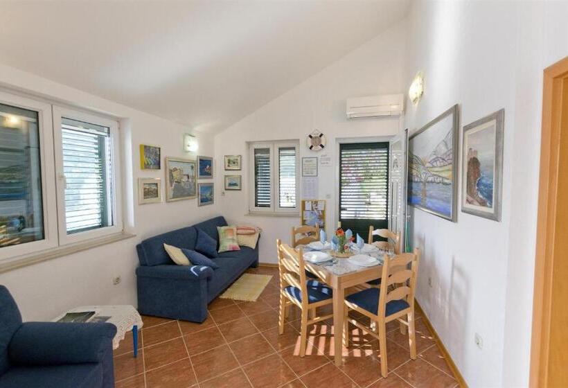 Apartment By The Sea