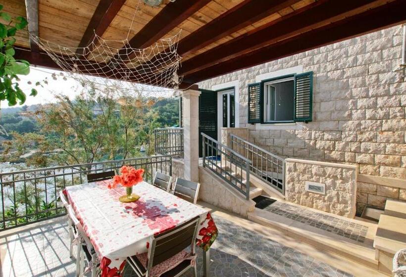 Apartment By The Sea