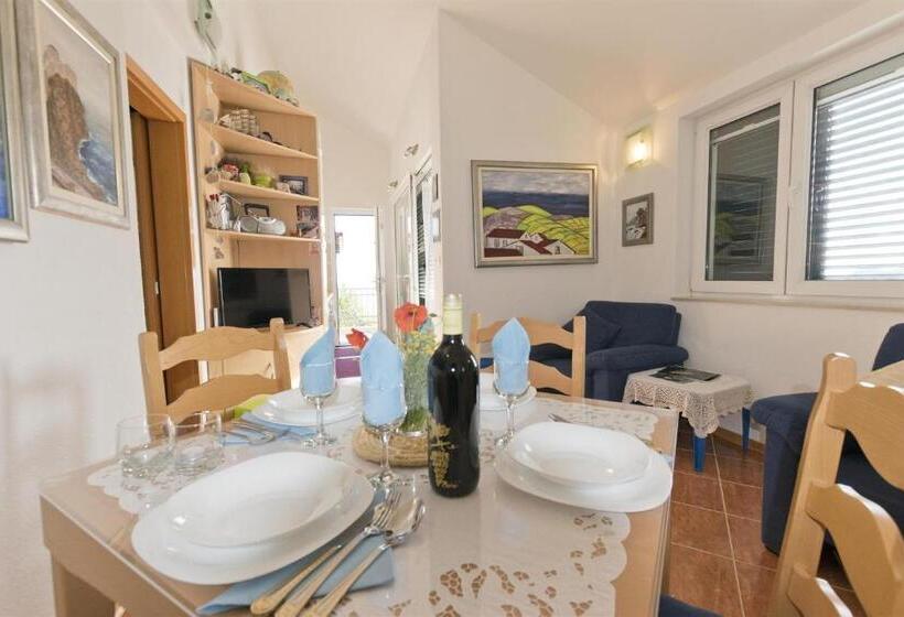 Apartment By The Sea