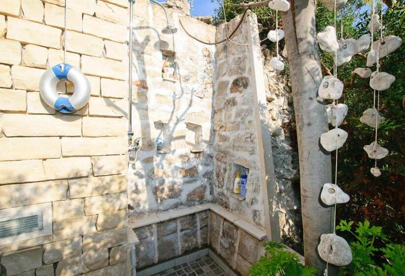 Apartment By The Sea