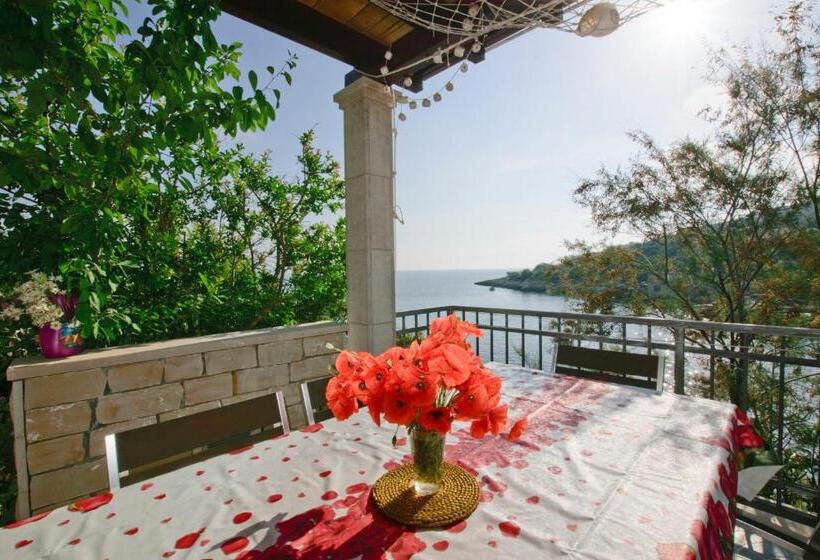 Apartment By The Sea