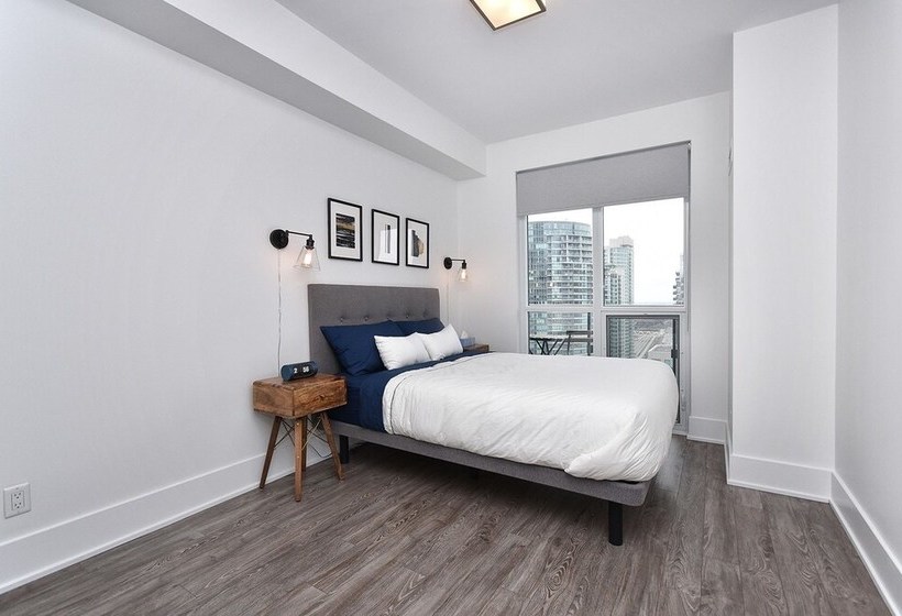 Applewood Suites  Front Street West