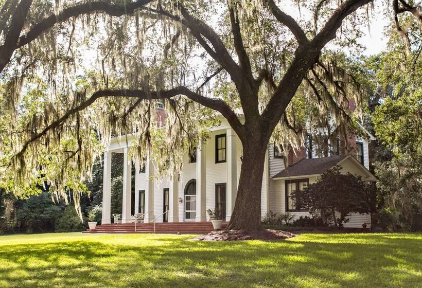 Ball House And Cottages
