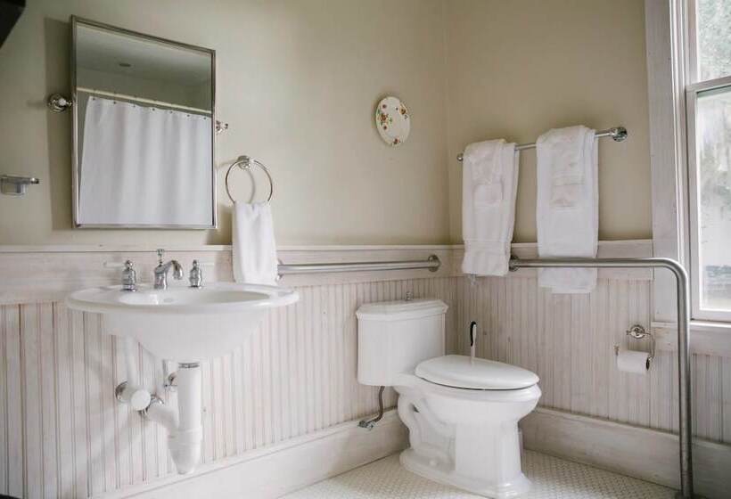 Ball House And Cottages