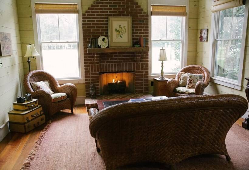 Ball House And Cottages