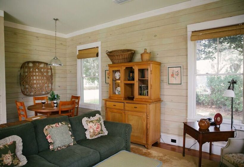 Ball House And Cottages