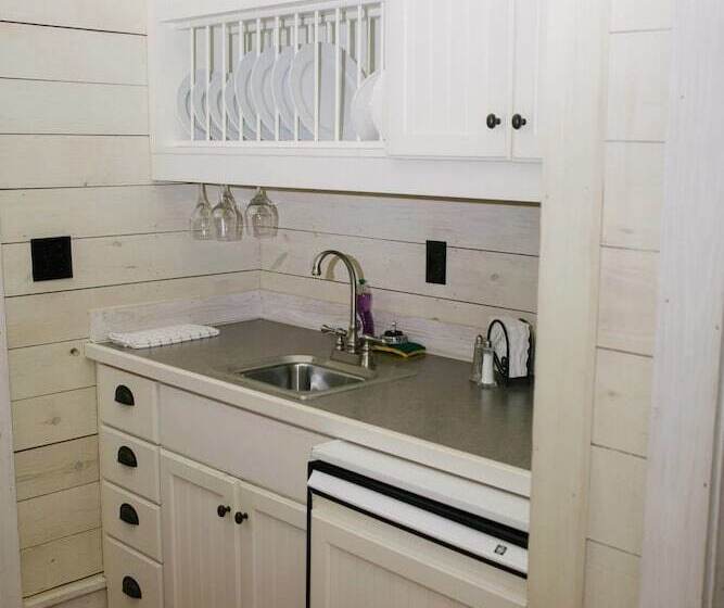 Ball House And Cottages