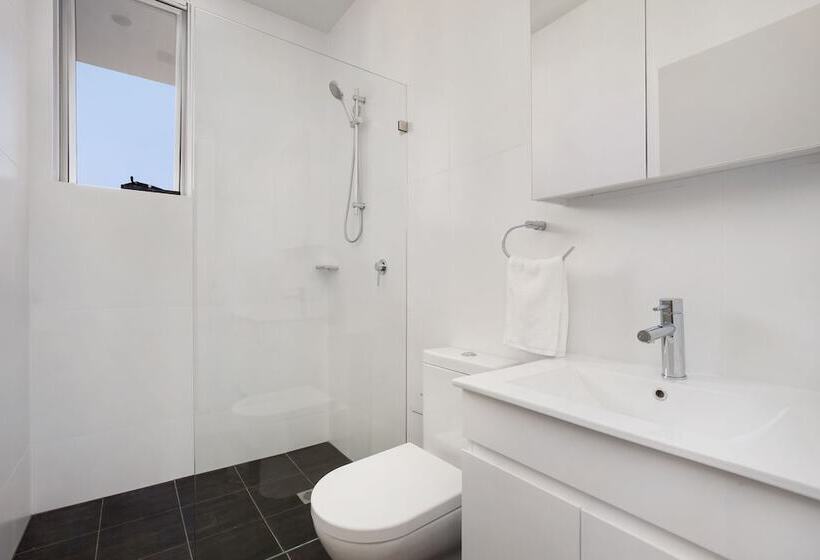 Bondi Beach Studio King Suite 1
