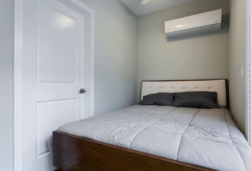 Comfy Executives Studio