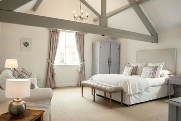 Elliotts Barns