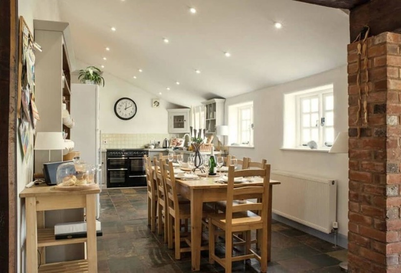 Elliotts Barns