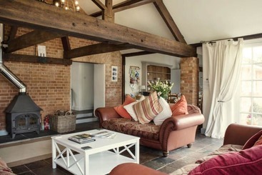 Elliotts Barns