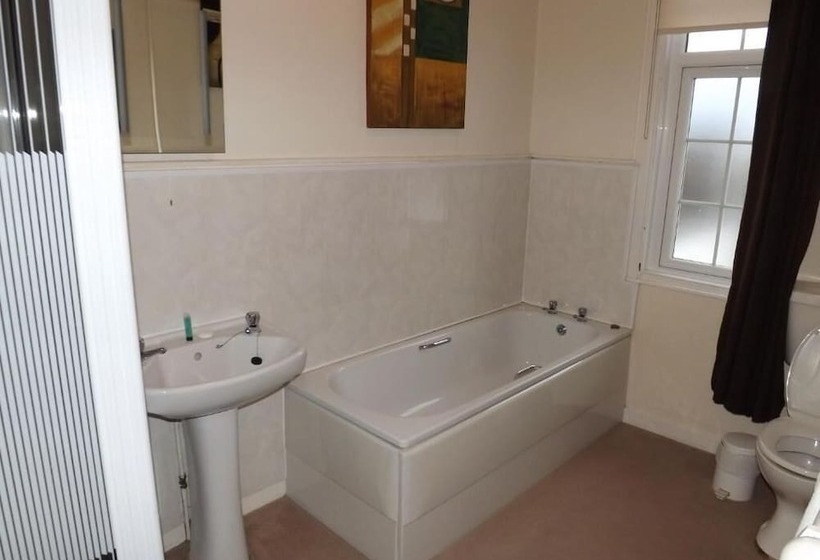 בית מלון כפרי Prestwick Airport